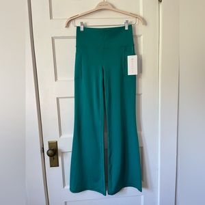 NWT ATHLETA Salutation Stash Flare Pant